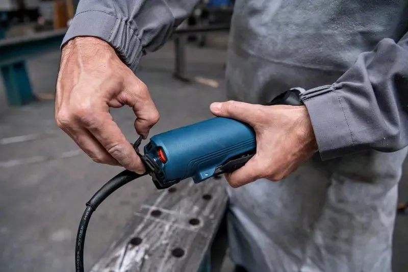 Bosch Professional | Angle Grinder Small GWS 17-150 PS