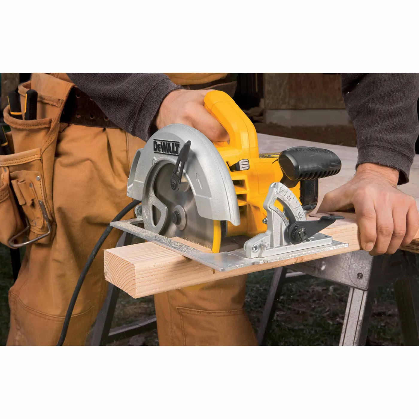 DeWalt DWE575 7-1/4" 15 Amp Lightweight Circular Saw