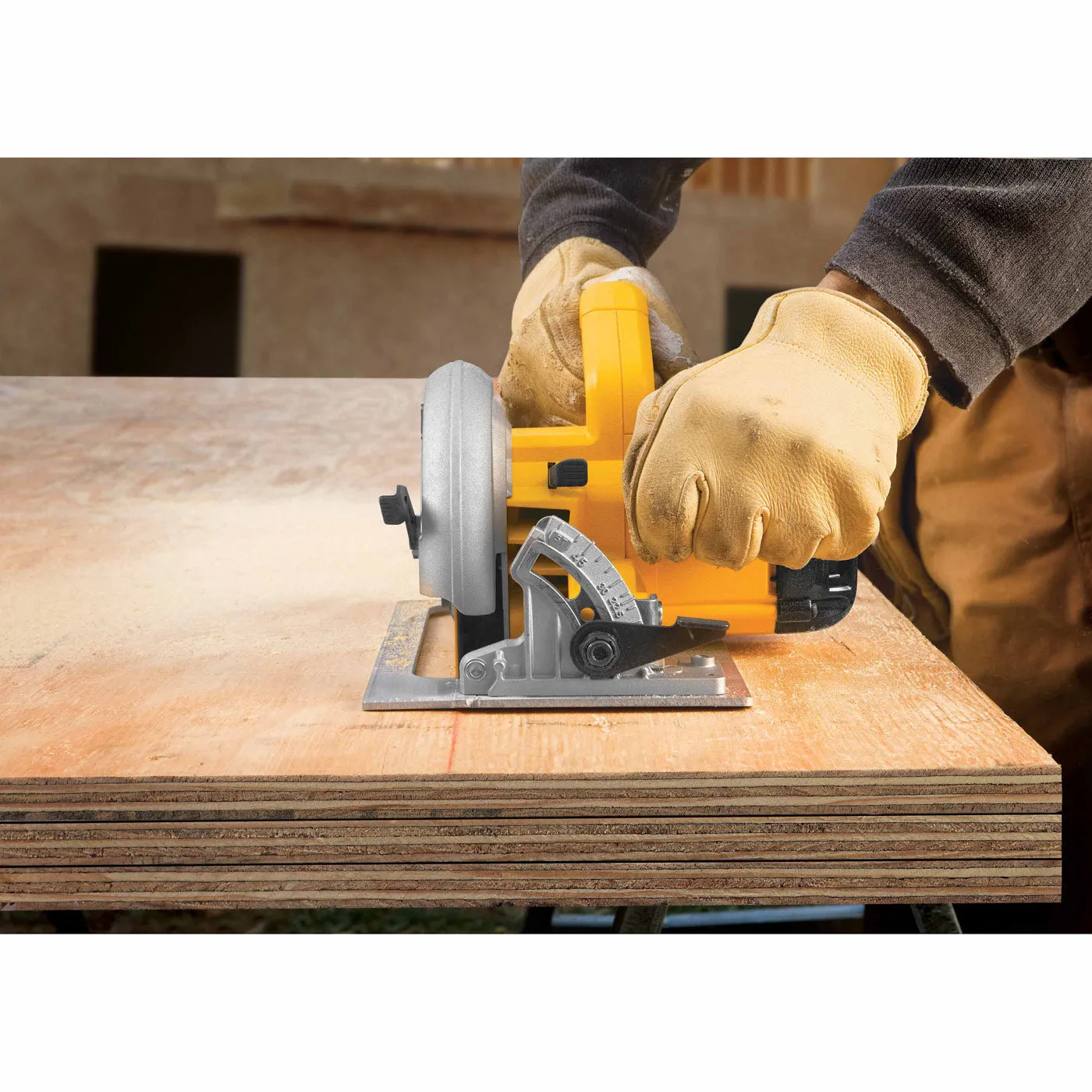 DeWalt DWE575 7-1/4" 15 Amp Lightweight Circular Saw