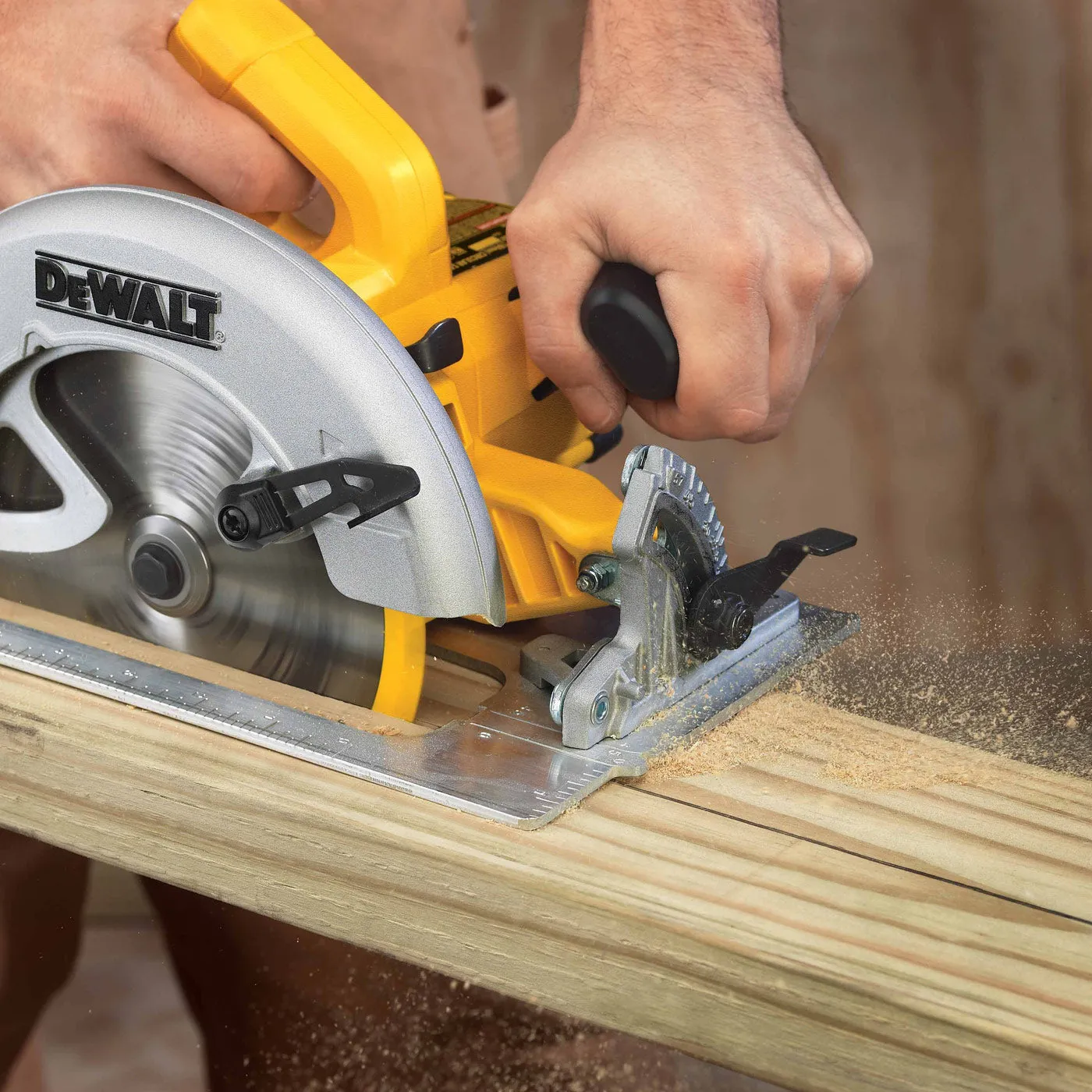 DeWalt DWE575 7-1/4" 15 Amp Lightweight Circular Saw