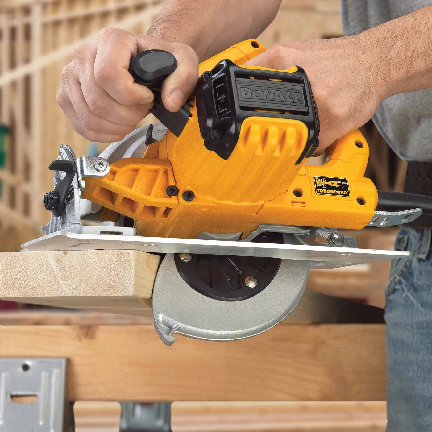 DeWalt DWE575 7-1/4" 15 Amp Lightweight Circular Saw