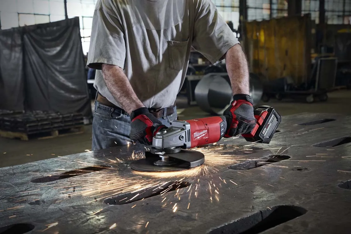 Grinder - Milwaukee M18 FUEL 18 Volt Lithium-Ion Brushless Cordless 7 in. / 9 in. Large Angle Grinder Kit, 2785-21HD