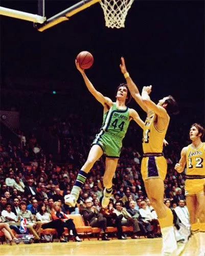 Pete Maravich "Hawk in Flight" (1971) Atlanta Hawks Premium Poster Print - Photofile Inc.